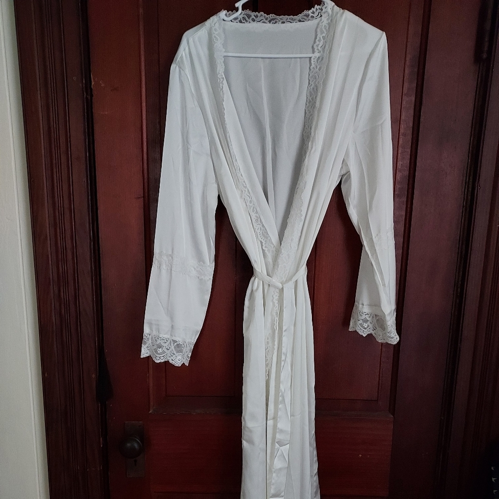 White robe size large